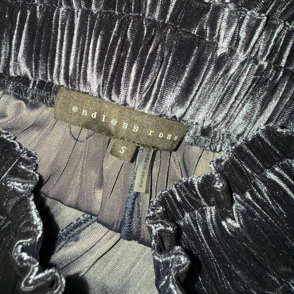 Endless Rose Crushed Velvet Pleated Pants Front Slit Wide Leg M NWT - Picture 5 of 5
